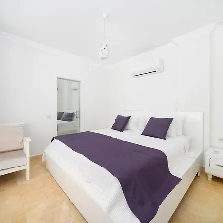 Cennetkoy Kalkan Sleeps 12 Villa