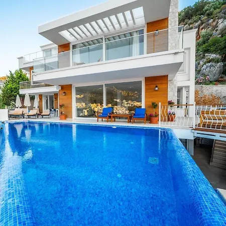 Cennetkoy Kalkan Sleeps 12 Villa