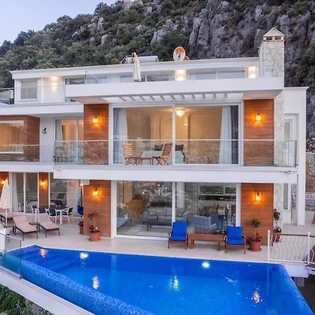 Cennetkoy Kalkan Sleeps 12 Villa