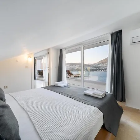 Villa Cennetkoy Kalkan Sleeps 12 *