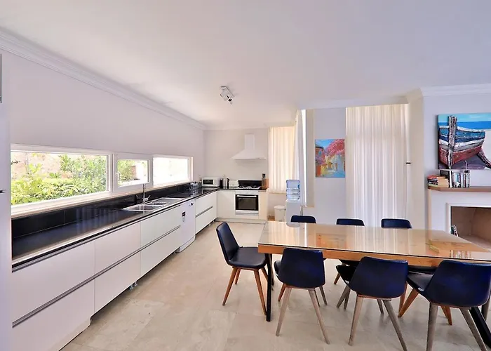 Villa Cennetkoy Kalkan Sleeps 12 *