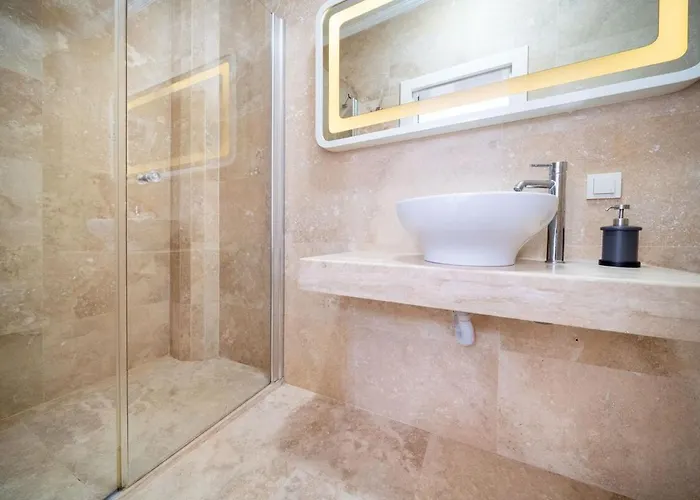 Cennetkoy Kalkan Sleeps 12 Villa