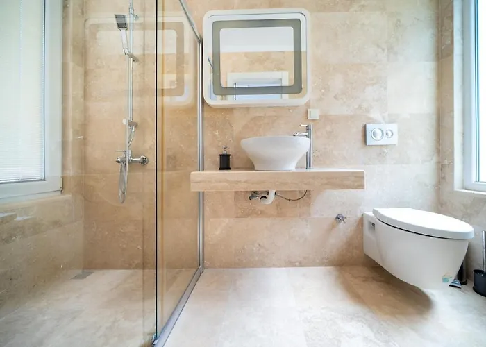 Cennetkoy Kalkan Sleeps 12 Villa *