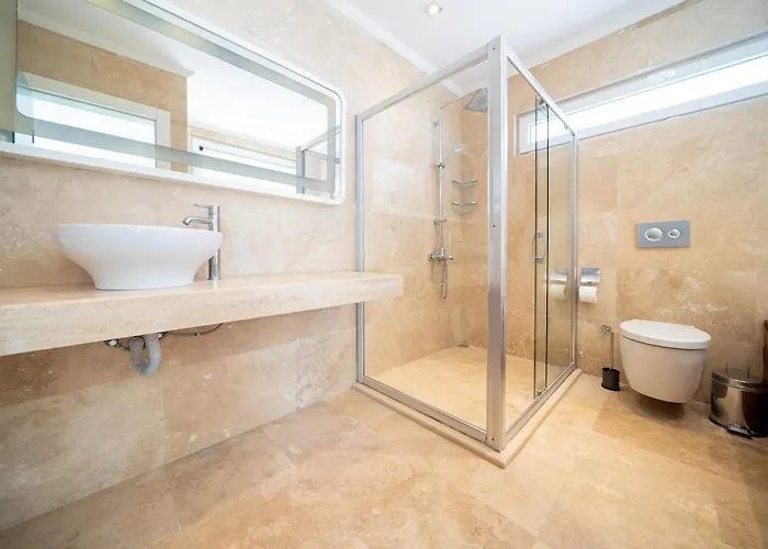 Cennetkoy Kalkan Sleeps 12 Villa