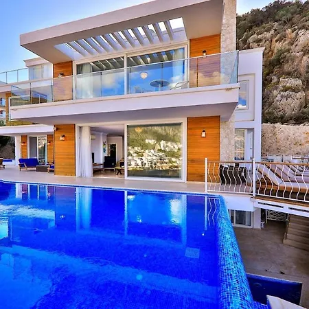 Cennetkoy Kalkan Sleeps 12 ヴィラ