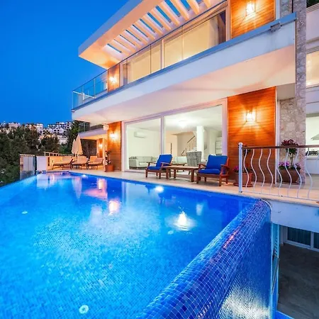 ヴィラ Cennetkoy Kalkan Sleeps 12 *