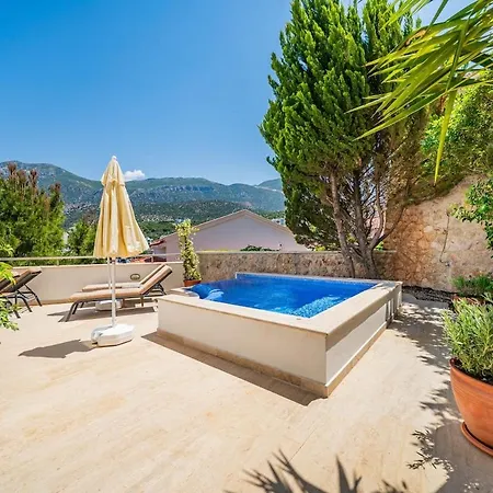 Cennetkoy Kalkan Sleeps 12 ヴィラ